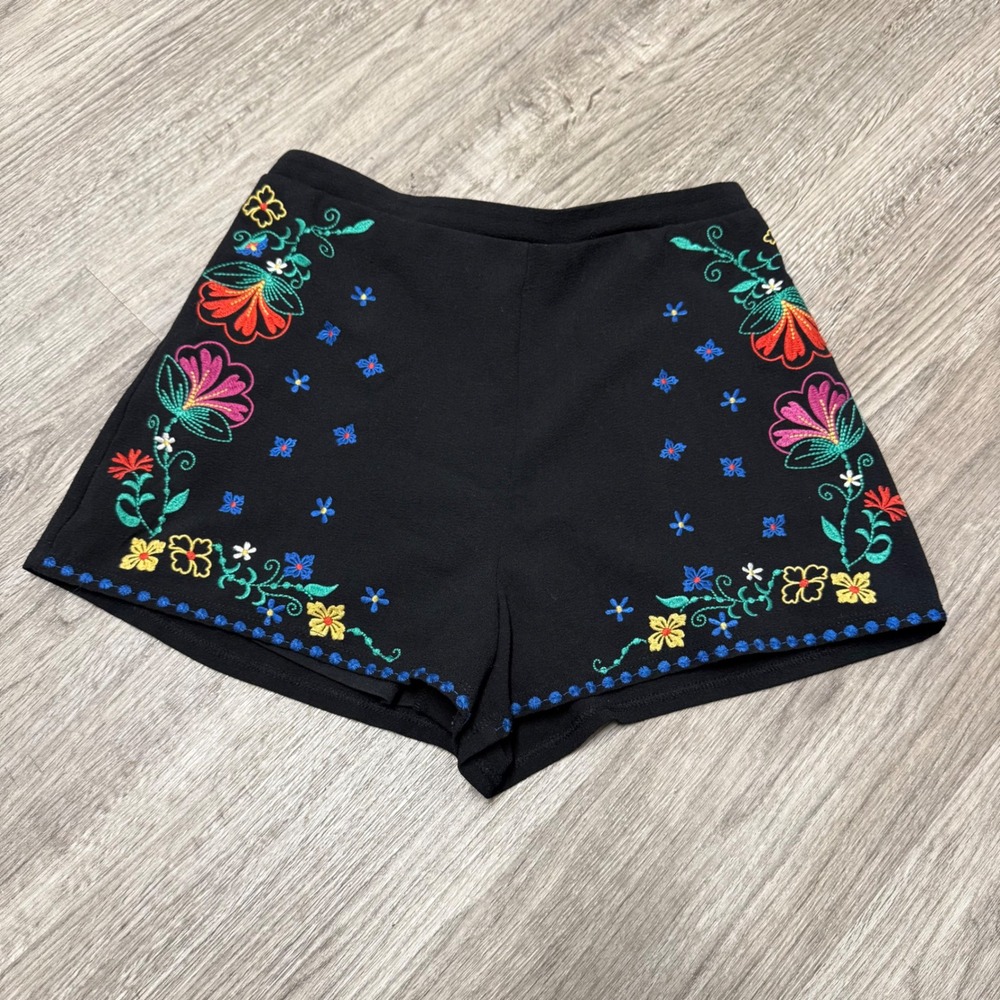 Xhilaration‎ Womens Black Floral Embroidered High Rise Shorts Size Small Boho